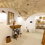Crobi Museum And 3*
