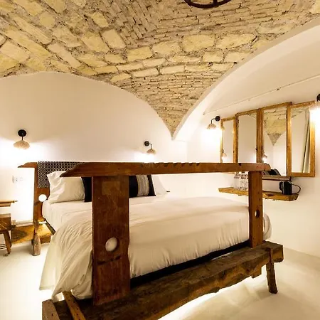 Crobi Museum And فندق مبيت وإفطار كالياري