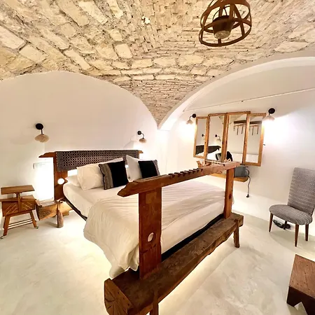 Couette-café Crobi Museum And